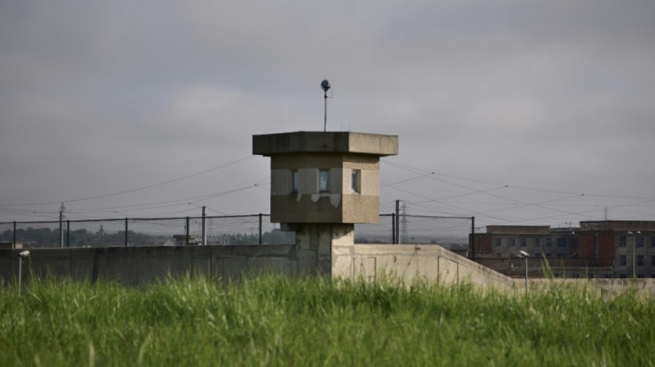 Plusieurs prisons visées par des incendies de véhicules ou des tirs, l'antiterrorisme saisi
