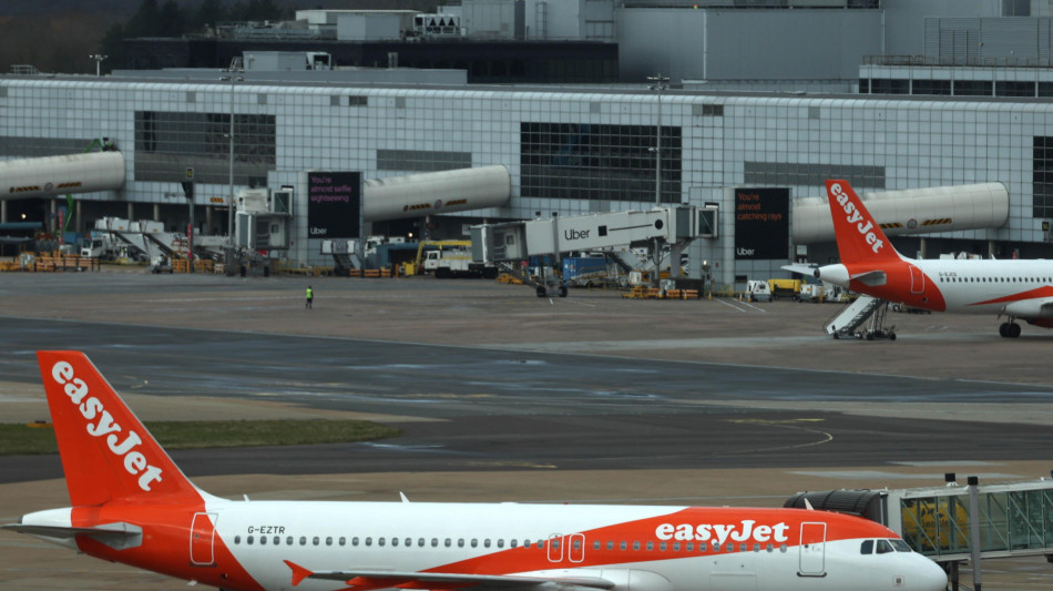 Sindacati, domani sciopero di 4 ore del personale navigante di EasyJet