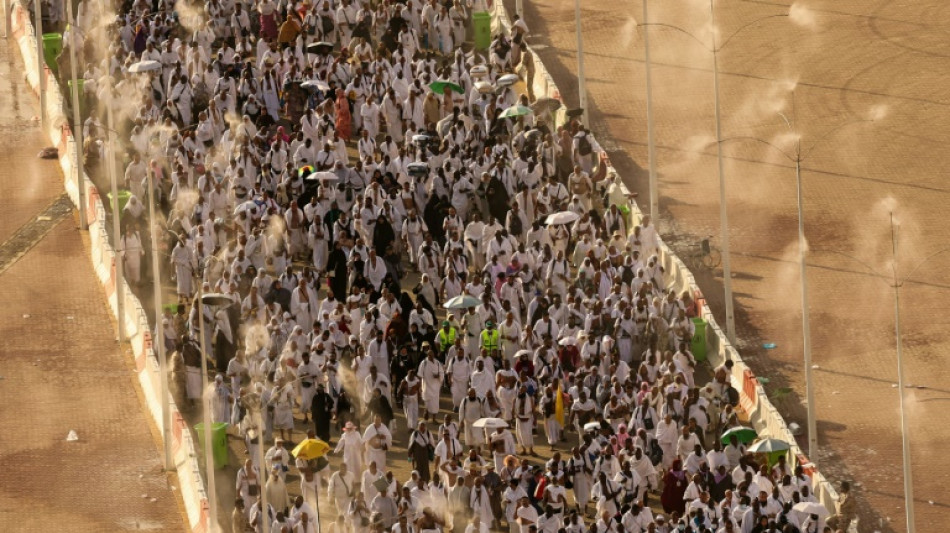 Peregrinos relatam o horror do calor durante o hajj em Meca