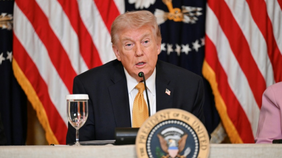 Trump parle un peu de guerre, beaucoup de marbre et de peinture