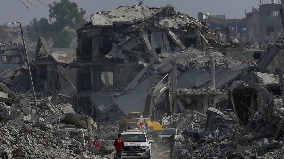 Media, identificati corpi di 3 soldati restituiti da Hamas