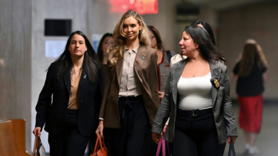 Ex-modelo polonesa descreve supostas agressões de Harvey Weinstein