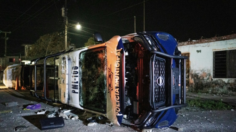 Cidad&atilde;os tentam linchar policiais em munic&iacute;pio no M&eacute;xico 