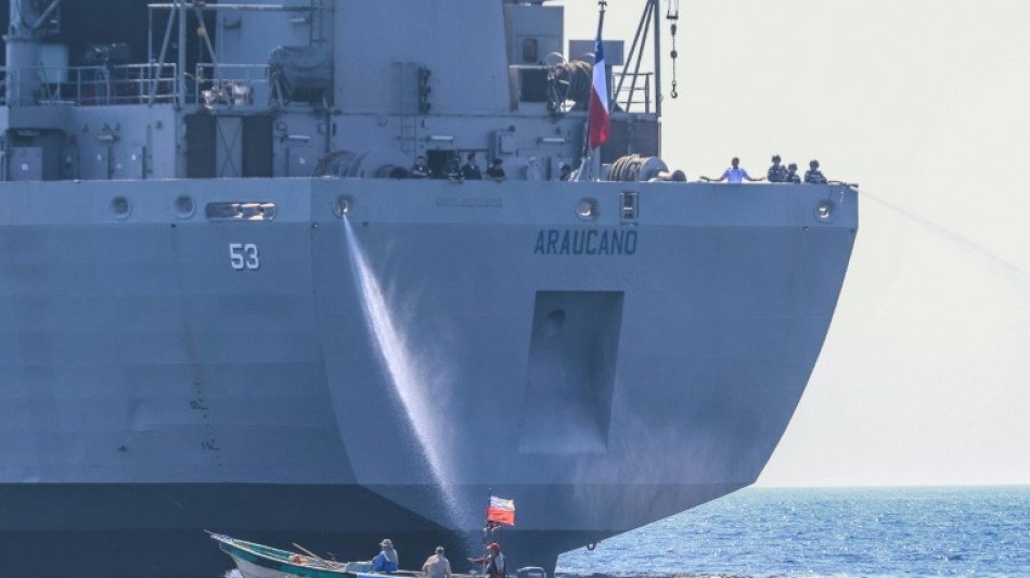 Pescadores se enfrentan en el mar con la Armada en el tercer día de protestas en Chile