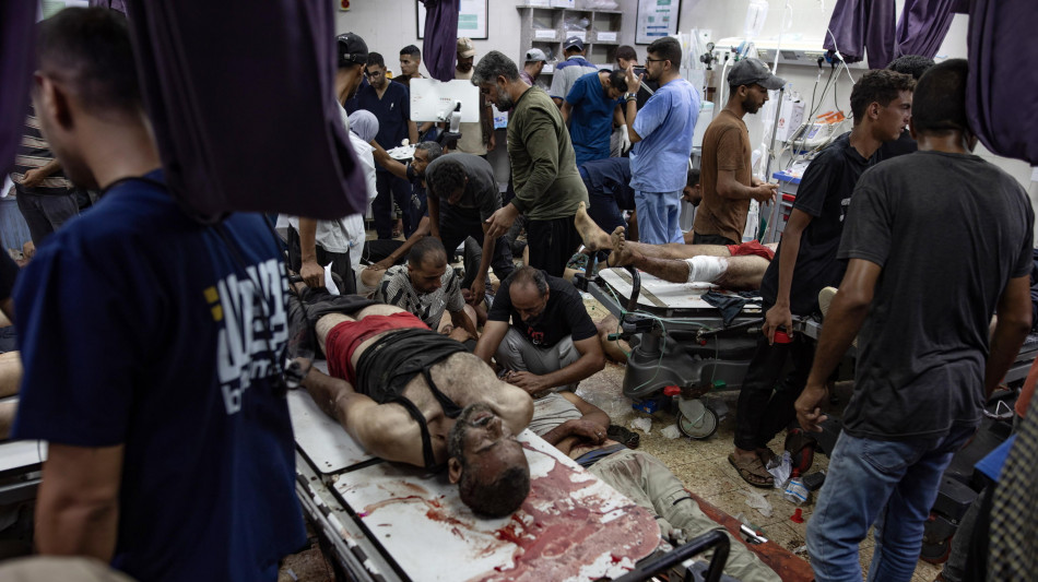 Media, raid Idf su ospedale Nasser, i morti sono 19