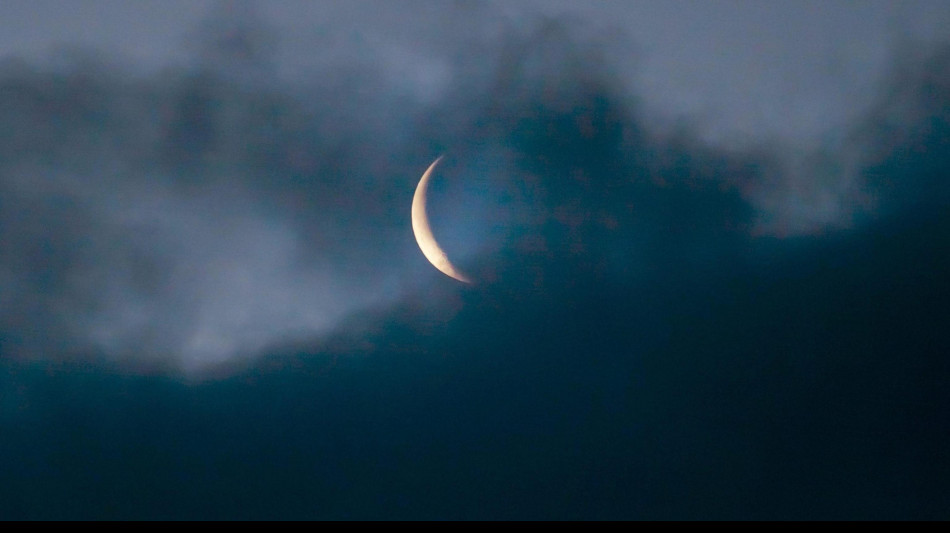 Luna e Venere si incontrano sopra i monumenti di Roma