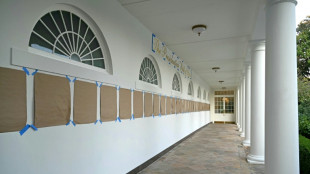 Trump troca foto de Biden por 'caneta automática' na Casa Branca