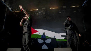 Grupo de rap Kneecap critica situação em Gaza durante show em Paris