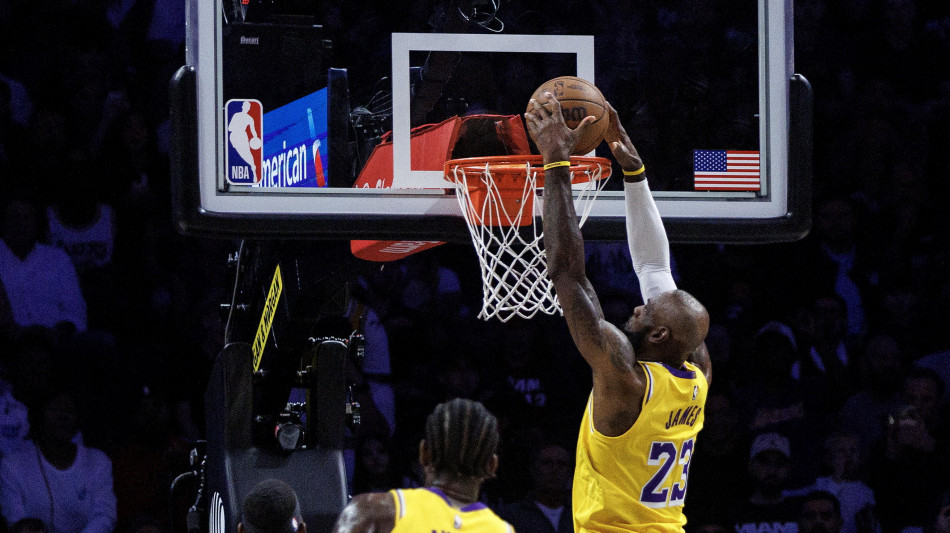Nba: nuovo record per LeBron James, 1.612 partite da professionista