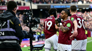 West Ham thump Sunderland to boost survival bid