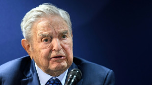 Trump ameaça processar o bilionário Soros e seu filho