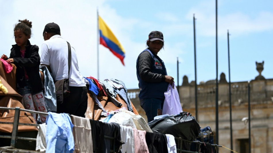 Choques entre policía e indígenas que protestan contra Petro en Bogotá