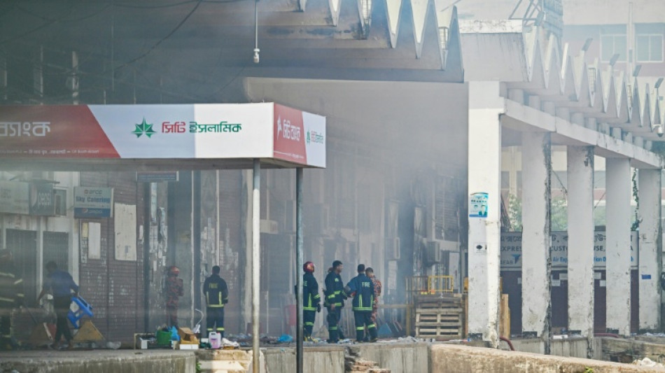 Incendie à l'aéroport international de Dacca: plus d'un milliard de dollars de dégâts, selon une estimation