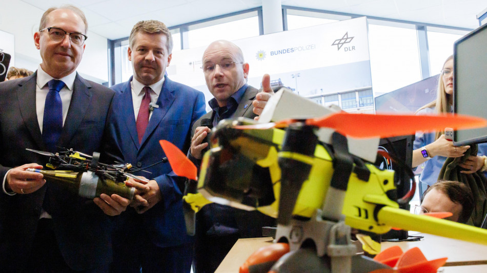 Media, spunta un terzo drone nell'attacco a Lipsia, esplosivo a bordo