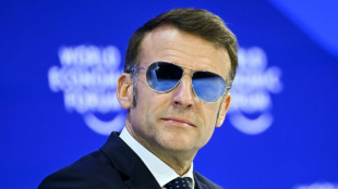 Las gafas de Macron ilustran los tiempos dif&iacute;ciles de fabricantes de lentes en Francia