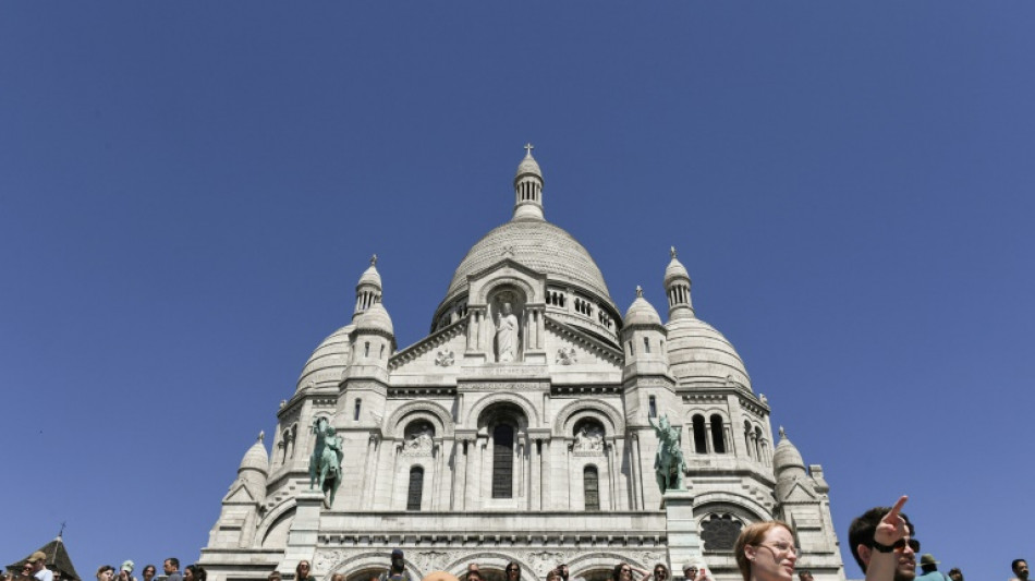 Tourisme: Paris et sa région continuent de remonter la pente