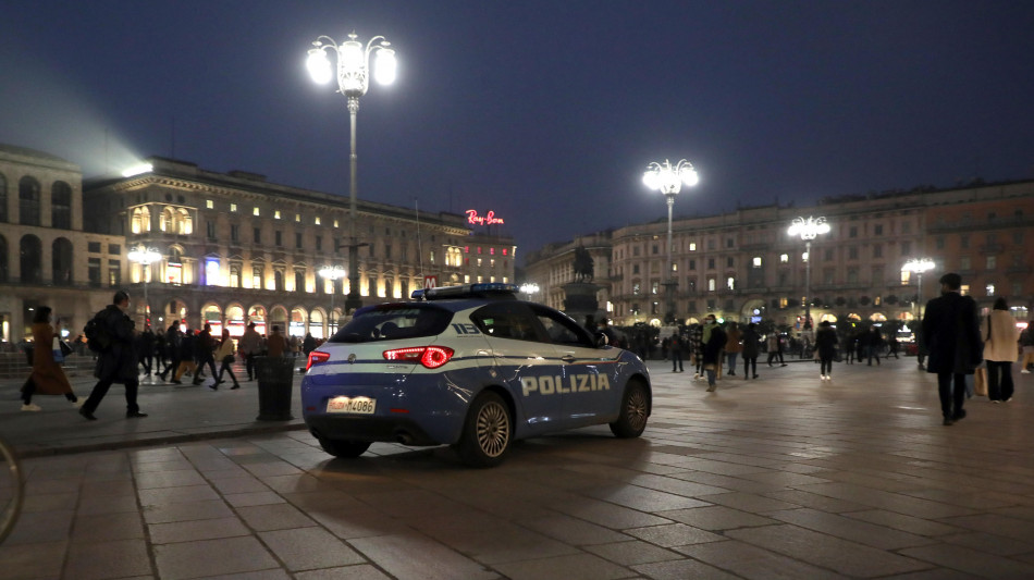 Accoltell&ograve; giovane in Piazza Duomo a Milano, fermato
