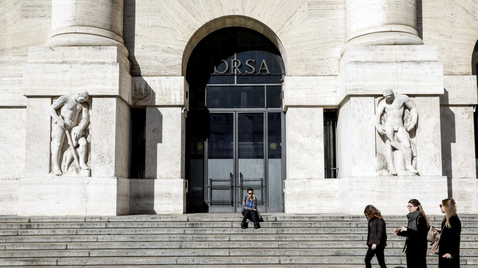 Borsa: Milano apre in parit&agrave;, Italgas +2%