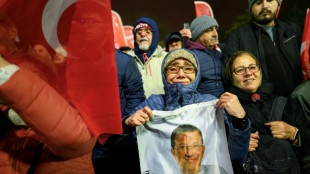 Un tribunal en Turqu&iacute;a pone en libertad condicional a 15 acusados en el proceso al alcalde opositor