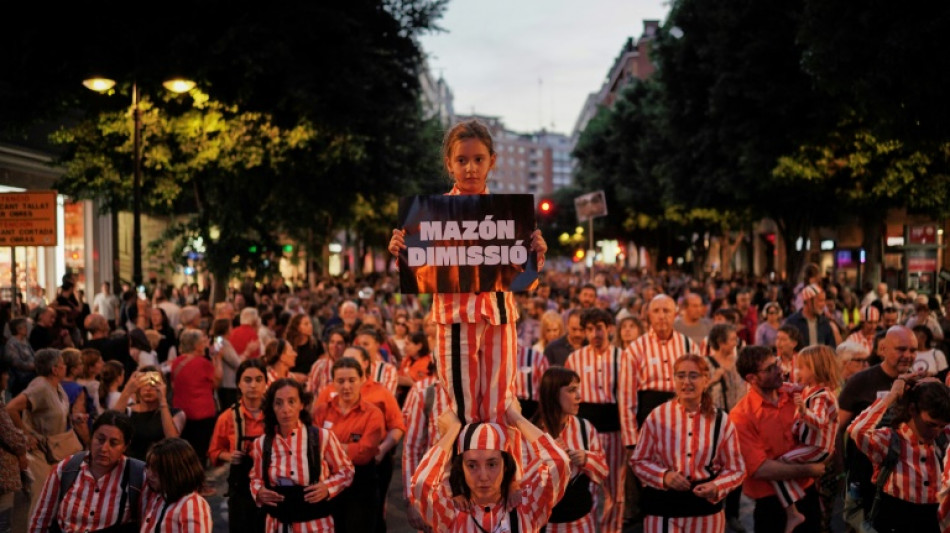 Espagne : des milliers de manifestants à Valence, un an après les inondations meurtrières