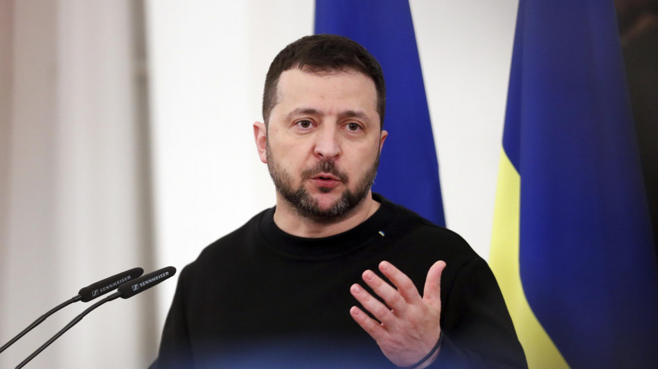 Zelensky, 'Putin &egrave; piccolo rispetto all'Europa unita'