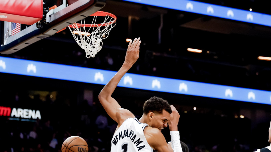 Nba: Curry trascina Golden State, agli Spurs la sfida con New York