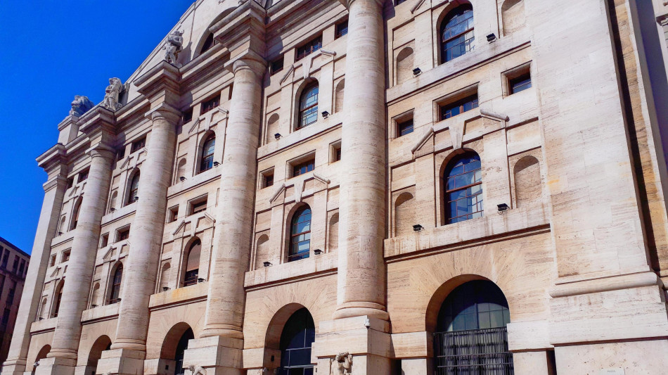 Borsa: Milano chiude in calo dello 0,83%