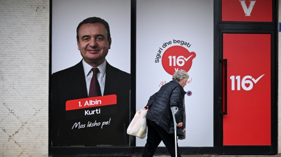 Kosovo vota en legislativas anticipadas para terminar con bloqueo pol&iacute;tico