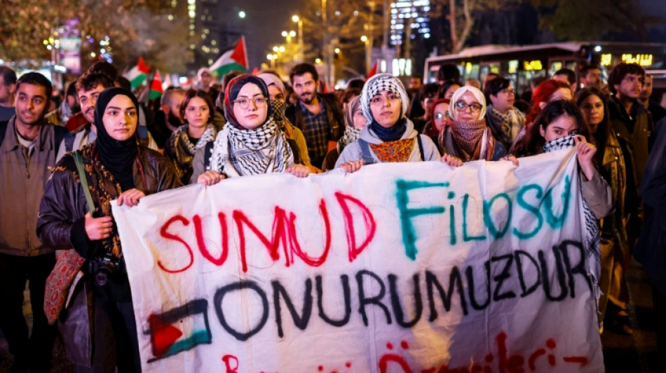 España anuncia que está previsto que 21 de los 49 españoles de la flotilla para Gaza salgan este domingo de Israel