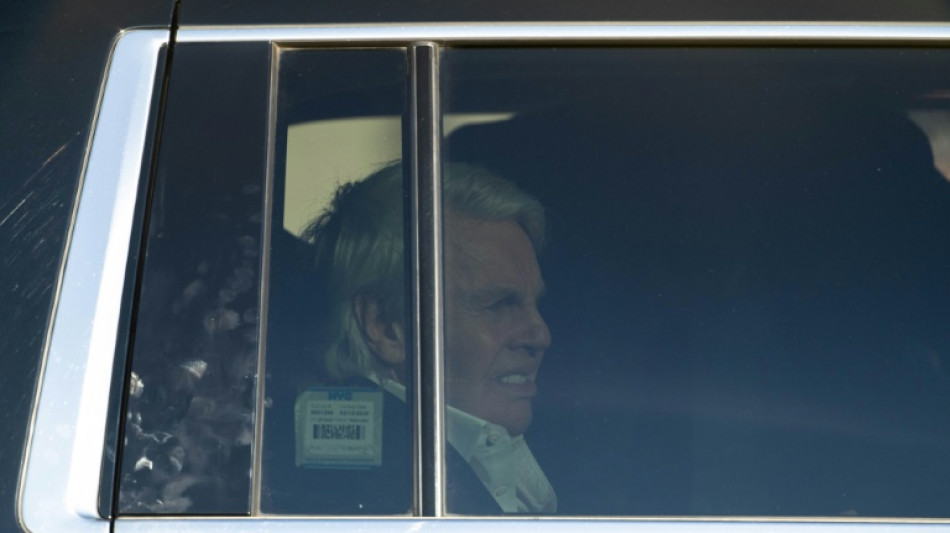 Ex-chefe da Abercrombie declara-se inocente de acusa&ccedil;&otilde;es de tr&aacute;fico sexual e prostitui&ccedil;&atilde;o