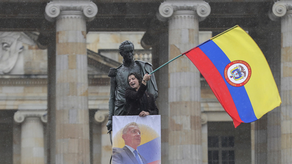 Colombia, liberato l'ex presidente Álvaro Uribe