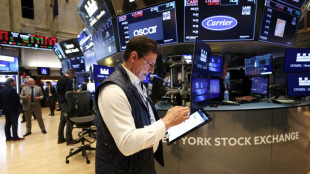 Wall Street termine près de l'équilibre, surmonte ses craintes sur le budget américain