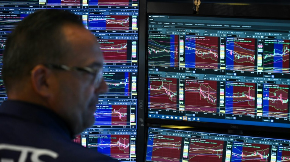 Wall Street fléchit, le regard tourné vers Nvidia