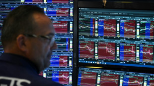 Wall Street fléchit, le regard tourné vers Nvidia