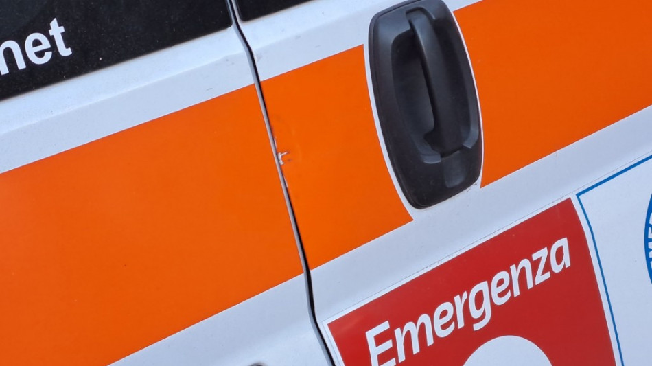 Precipita mentre monta le luminarie, muore operaio nel Barese