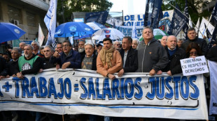 Médicos e organizações sociais se unem a aposentados contra ajustes de Milei