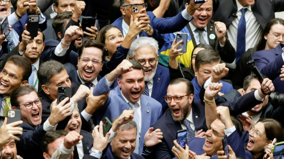 Congresso derruba veto de Lula ao PL da Dosimetria, que reduz pena de Bolsonaro