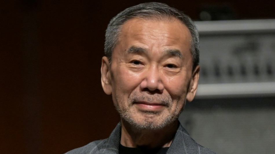 Murakami lanza un nuevo libro y defiende que sus novelas son "diferentes" a lo que hace la IA