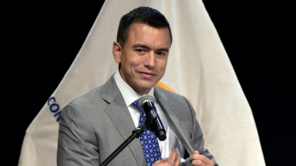 Empres&aacute;rio Daniel Noboa recebe credenciais de presidente do Equador