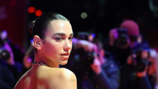 Dua Lipa attaque Samsung aux Etats-Unis pour utilisation indue de son image