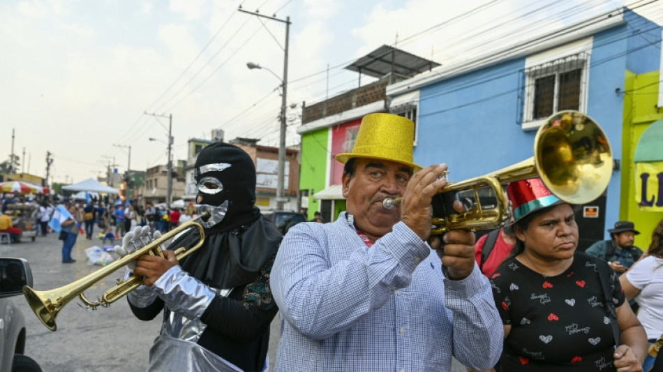 Guatemala: des centaines de personnes f&ecirc;tent le d&eacute;part de la procureure g&eacute;n&eacute;rale sous sanctions